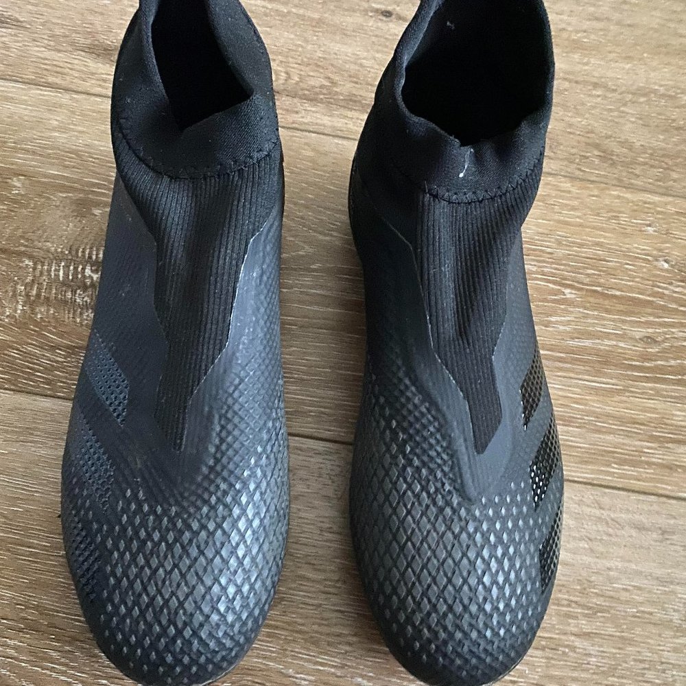 Adidas Predator Laceless size 6